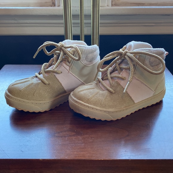 OskKosh B’Gosh Wistman Fashion Boot, Size 8 - Picture 2 of 5